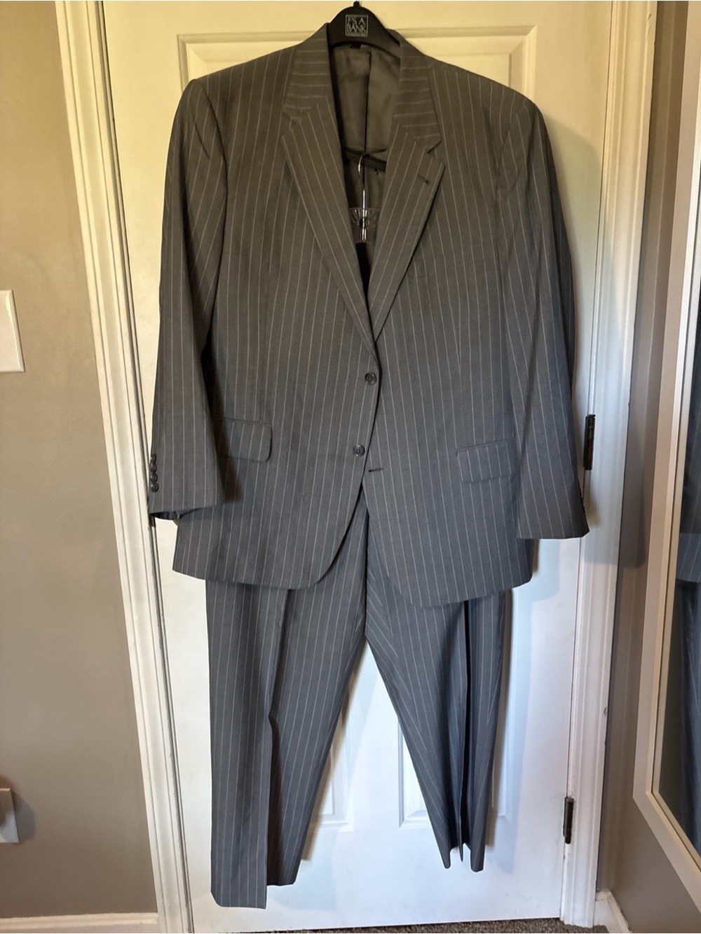 EUC Jos A Bank Signature Collection 46R Gray Pinstripe Wool Silk 2 Piece Suit